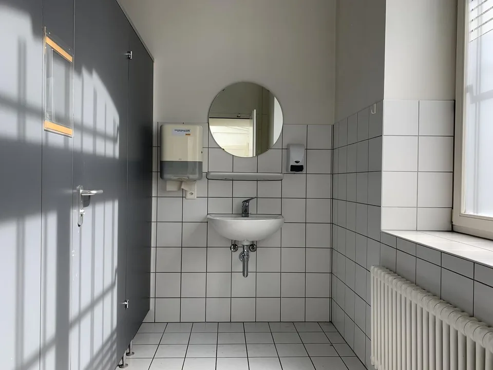 Verkaufsräumlichkeiten mit Altbauflair – foto 8 di 9