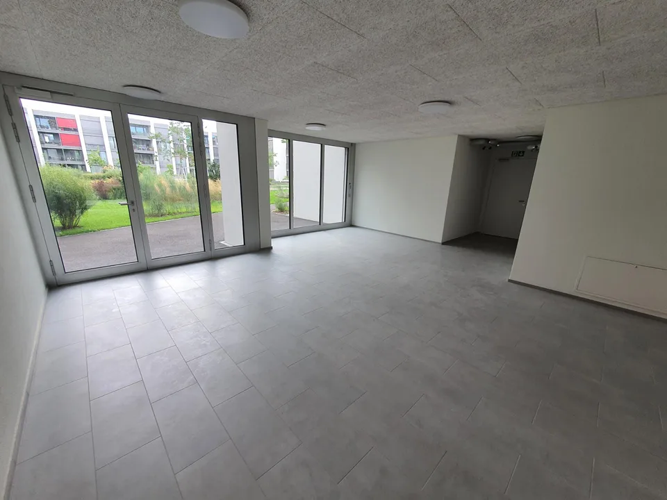 Schöner, grosser, heller Raum - für Büro und Hobby