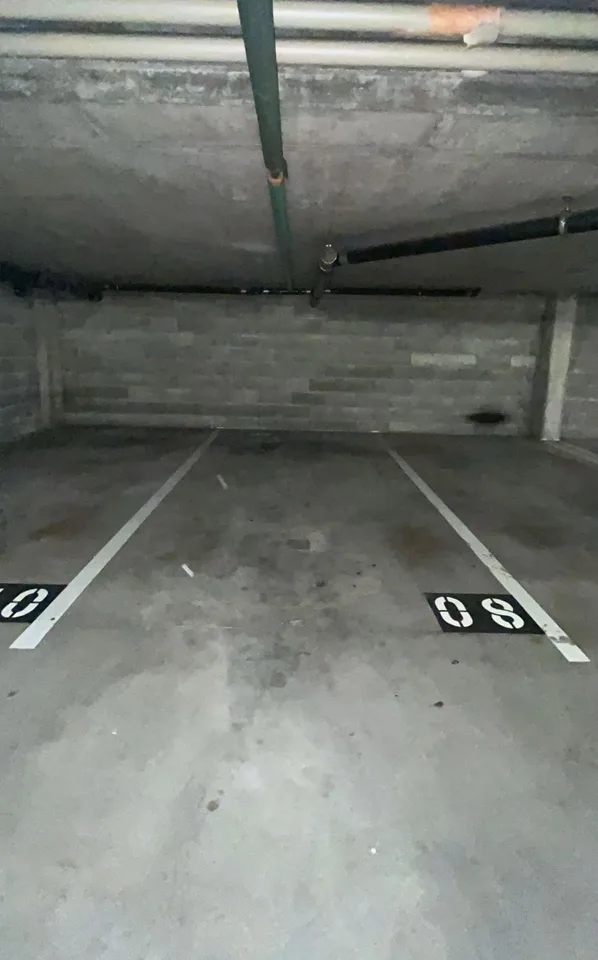 Place de parking intérieure sécurisée