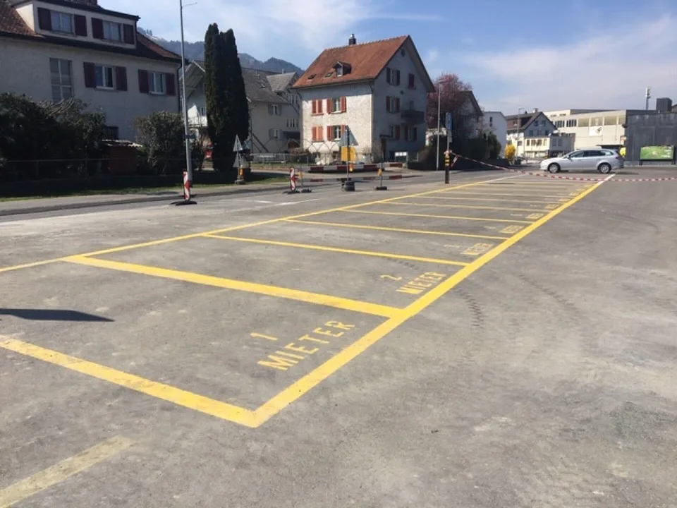 Aussenparkplatz am Bahnhof Reichenburg
