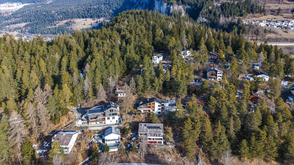 Freistehendes Einfamilienhaus an sonniger Hanglage in Trin Digg