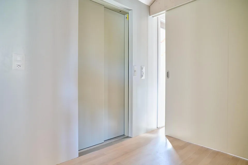 Modernes 5.5-Zimmer-Einfamilienhaus mit Lift bis ins 3. Obergeschoss – photo 7 of 13