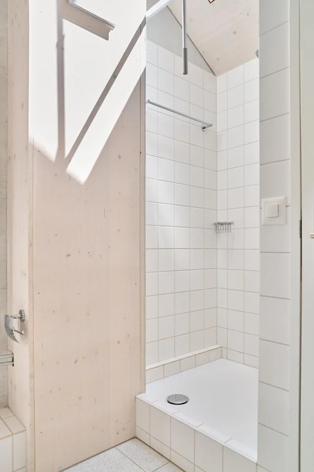 Modernes 5.5-Zimmer-Einfamilienhaus mit Lift bis ins 3. Obergeschoss – photo 11 of 13