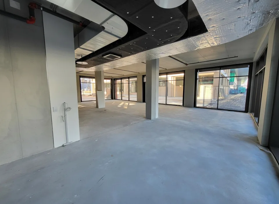 Surface semi‑aménagée d'env. 196 m2