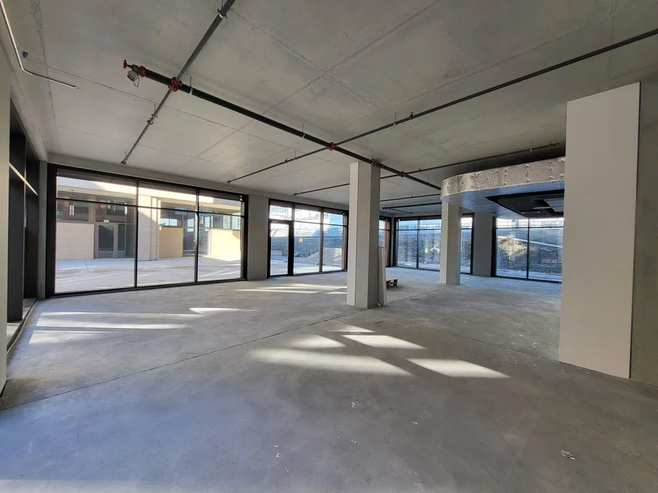 Surface semi‑aménagée d'env. 196 m2