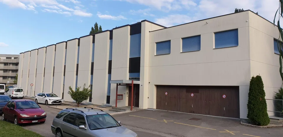 Grandes surfaces de bureaux dans un immeuble calme et bien situé