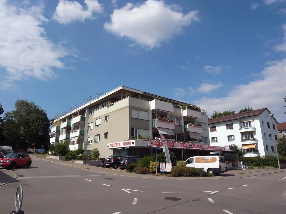 Autoeinstellplatz in Binnigen