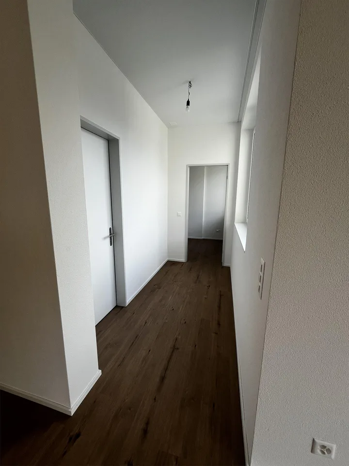 ERSTVERMIETUNG: 6.5 Zi Wohn und/oder Büroräumlichkeiten (EG West) – photo 8 of 9