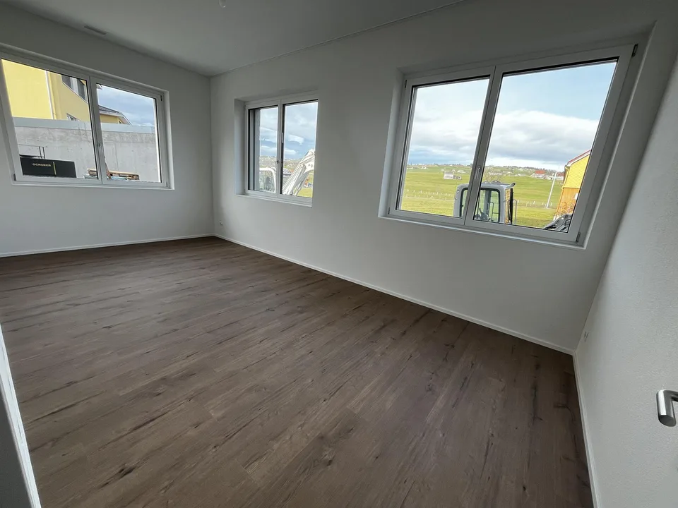 ERSTVERMIETUNG: 157m2 Büroräumlichkeiten (6.5 Zi EG West)