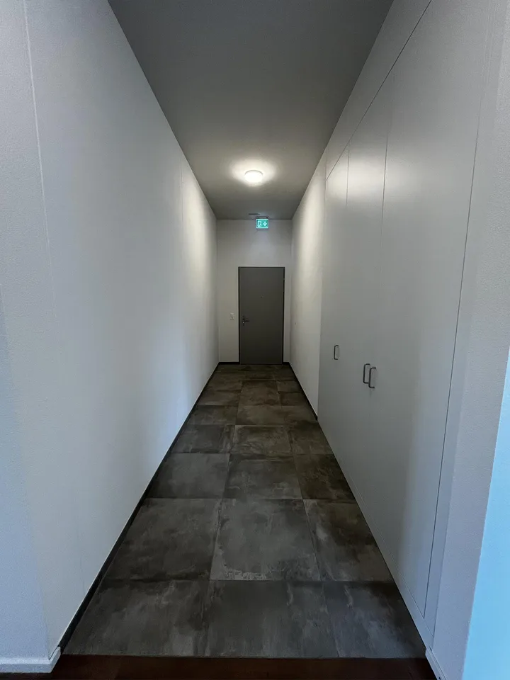 ERSTVERMIETUNG: 157m2 Büroräumlichkeiten (6.5 Zi EG West)
