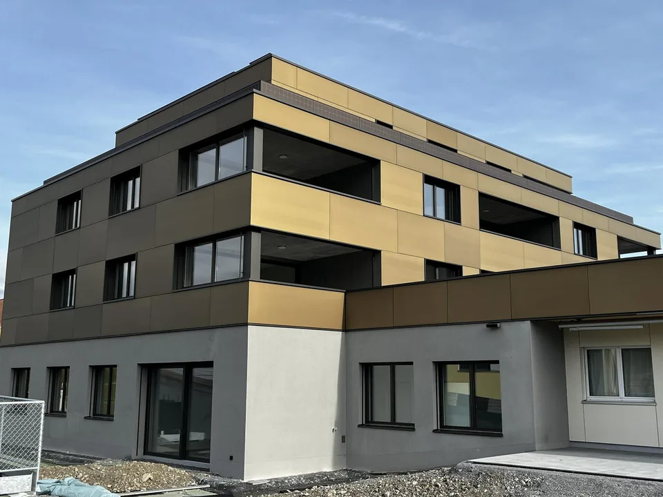 ERSTVERMIETUNG: 157m2 Büroräumlichkeiten (6.5 Zi EG West)
