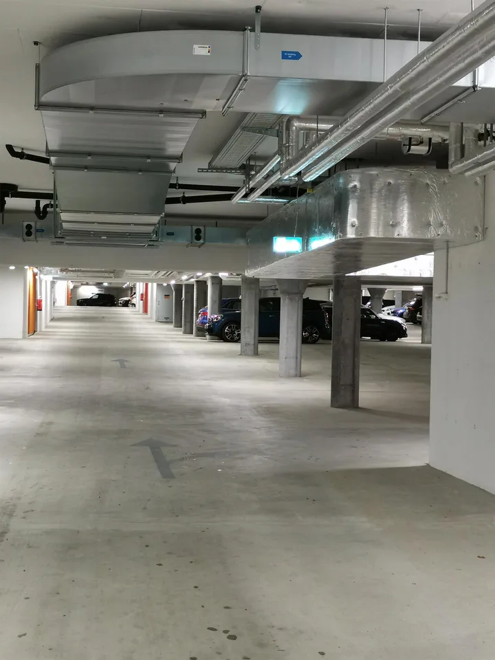 Parkplätze zu vermieten.