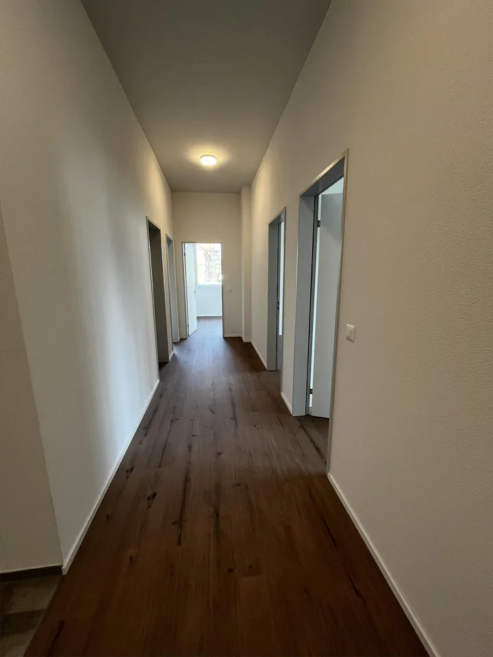 ERSTVERMIETUNG: 140m2 Büroräumlichkeiten (5.5 Zi EG Ost)