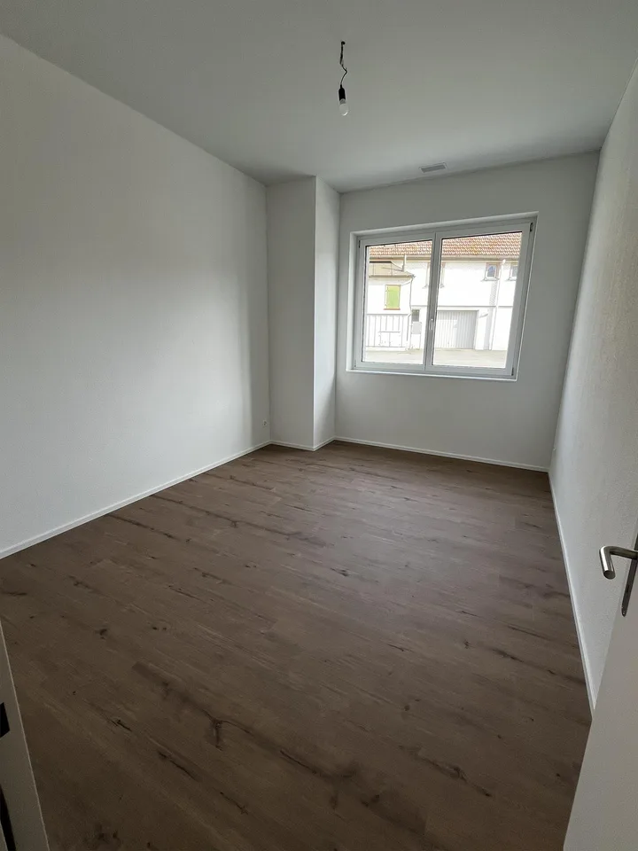 ERSTVERMIETUNG: 140m2 Büroräumlichkeiten (5.5 Zi EG Ost)