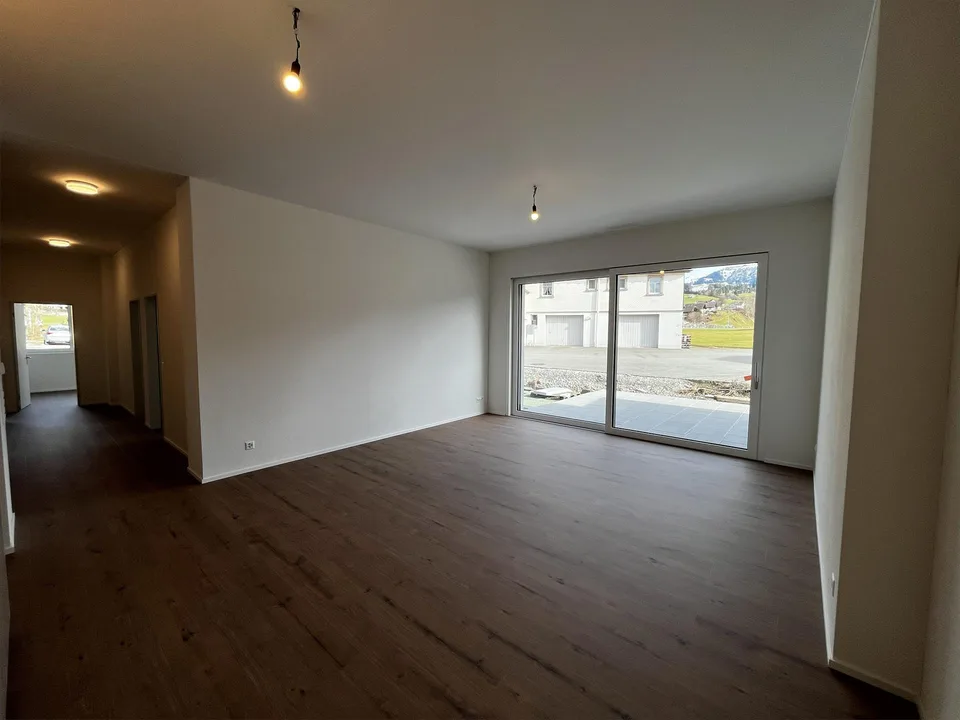 ERSTVERMIETUNG: 140m2 Büroräumlichkeiten (5.5 Zi EG Ost)
