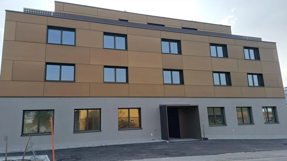 ERSTVERMIETUNG: 5.5 Zi Wohn und/oder Büroräumlichkeiten 140m2 (EG Ost) – photo 9 of 9