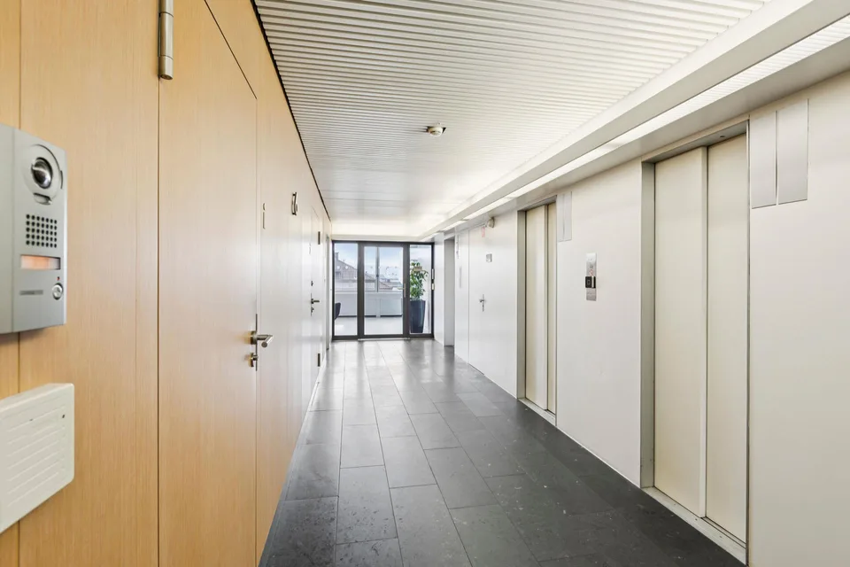 Ihre neue Bürofläche im begehrtesten Hochhaus Zürichs! – foto 11 di 13