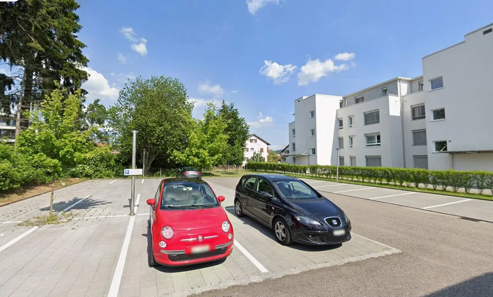 Aussenparkplätze an zentraler Lage verfügbar