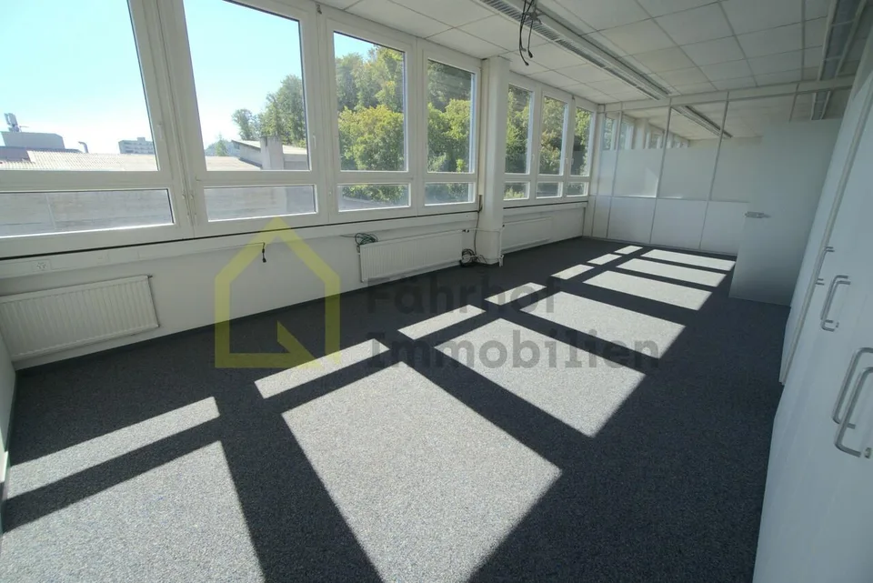 Attraktive Büro-, Praxis- und Lagerflächen in Pratteln – 2 Mt. Gratis