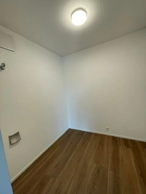 Grosszügige 1.5-Zimmer-Wohnung an bester Lage mit Sitzplatz – Foto 8 von 8