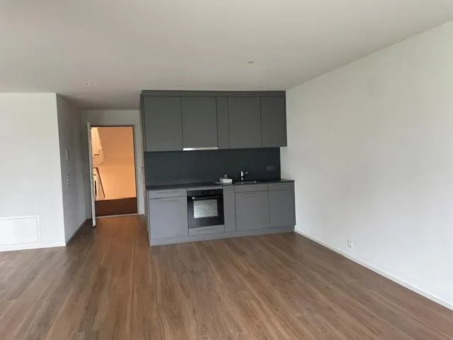 Grosszügige 1.5-Zimmer-Wohnung an bester Lage mit Sitzplatz – Foto 7 von 8