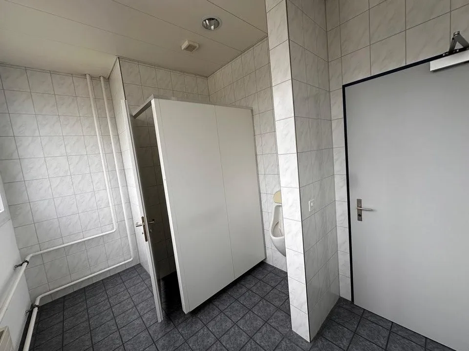 356 m2 moderne und zentrale Bürofläche mit Liftzugang – Foto 9 von 12