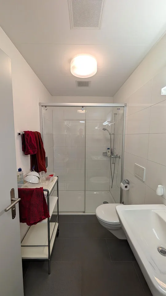 Kompaktes Premium‑Büro mit WC & Dusche an zentraler Lage – Foto 6 von 7
