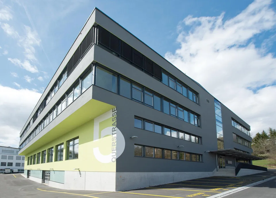 Grosszügige und helle Mietfläche im Gewerbe- und Bürohaus Omega