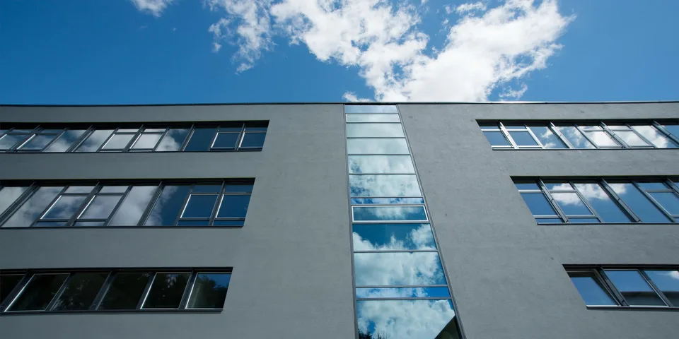 Grosszügige und helle Mietfläche im Gewerbe- und Bürohaus Omega