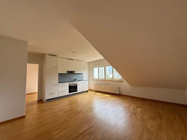 Grosszügige Wohnung an zentraler Lage sucht Dich!