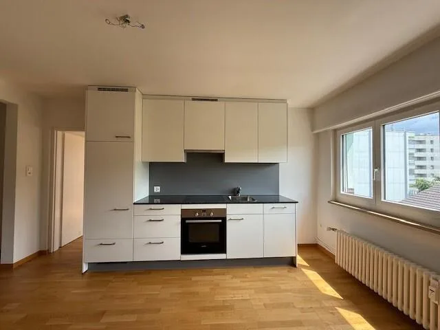 Grosszügige Wohnung an zentraler Lage sucht Dich!