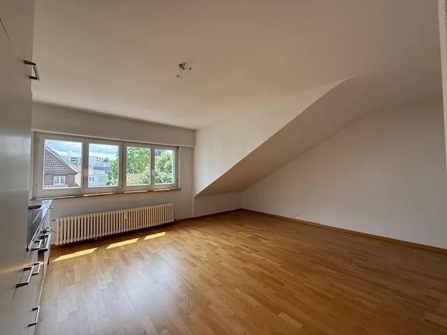 Grosszügige Wohnung an zentraler Lage sucht Dich!