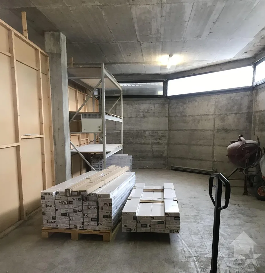 A louer, local commercial d'env. 189 m2 zone commerciale de Conthey
