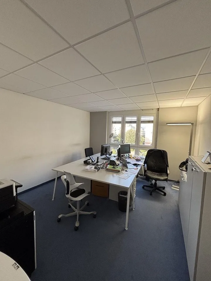 À saisir ! Superbe surface de bureau lumineuse dans bâtiment mixte