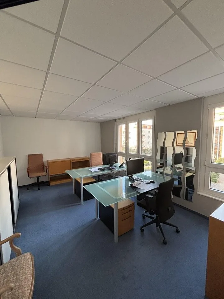 À saisir ! Superbe surface de bureau lumineuse dans bâtiment mixte