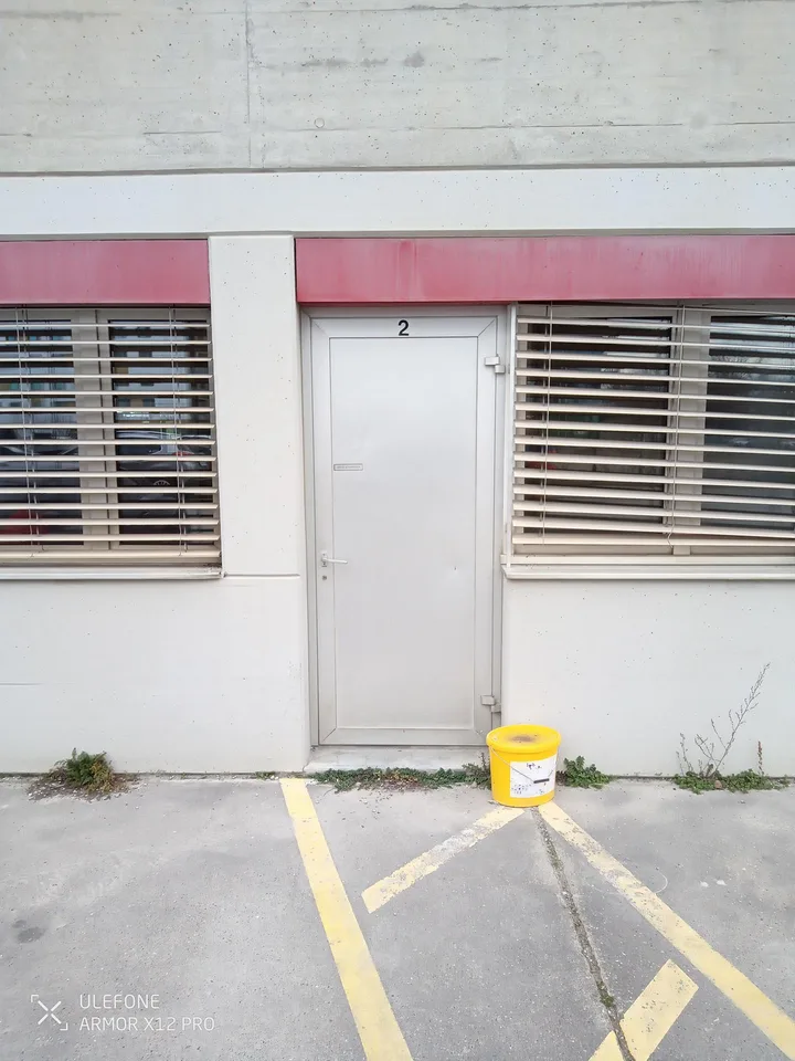 Vielseitige Gewerberäume für Atelier, Praxis oder Büro ab sofort – photo 6 sur 8