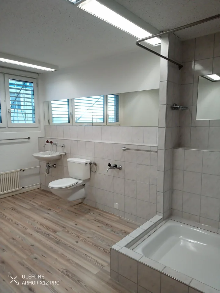 Vielseitige Gewerberäume für Atelier, Praxis oder Büro ab sofort
