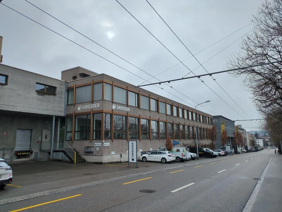 Einzelbüro mit gemeinsamem Entrée und Küche/WC