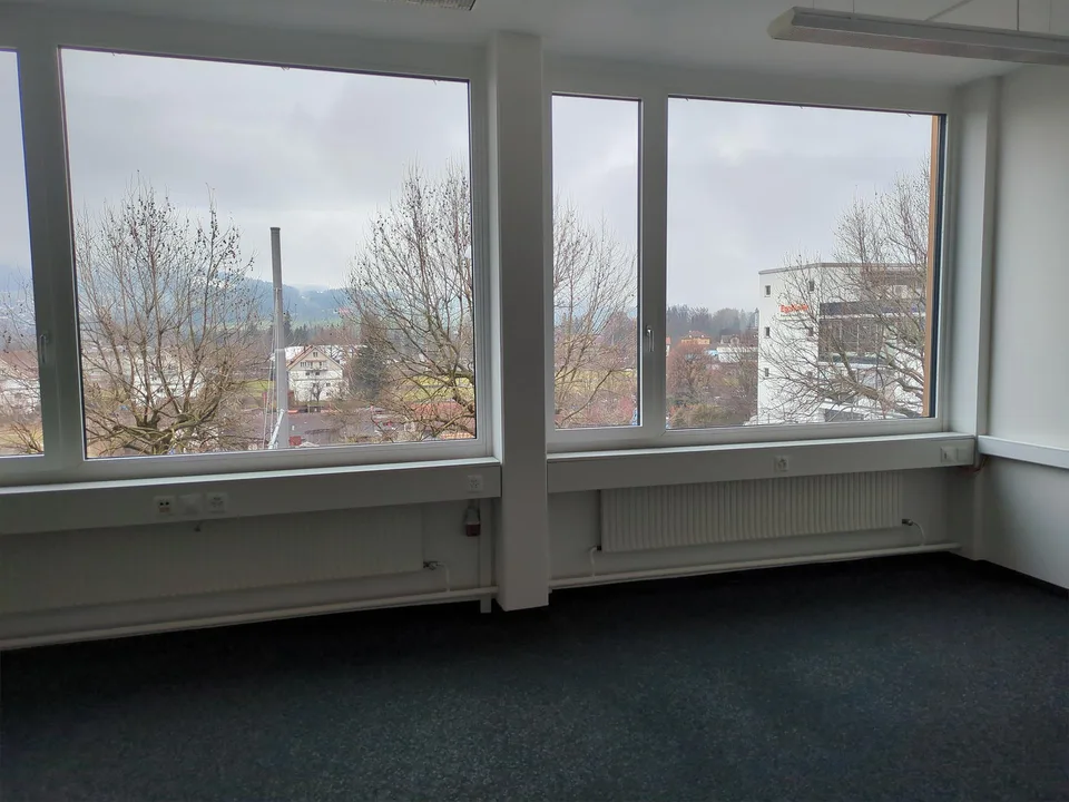 Einzelbüro mit gemeinsamem Entrée und Küche/WC