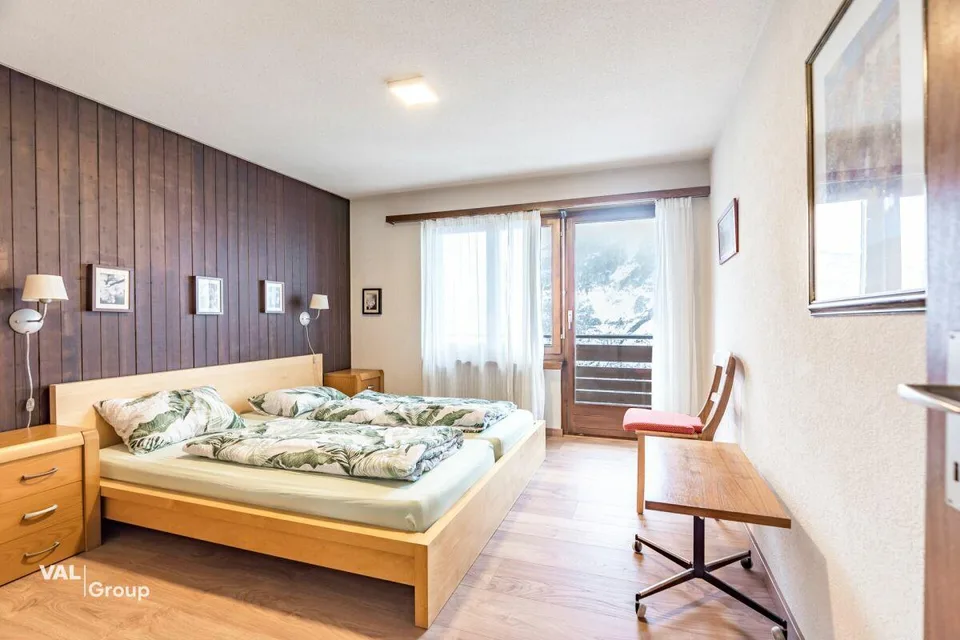 Spacious 4.5-room apartment in Eischoll - furnished, sunny location with two balconies