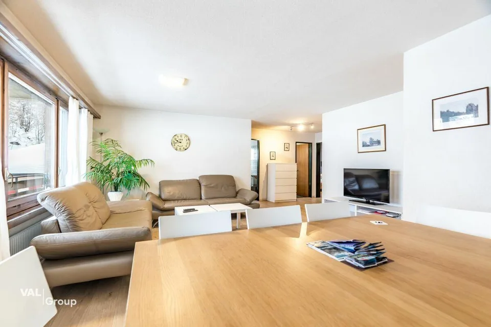 Spacious 4.5-room apartment in Eischoll - furnished, sunny location with two balconies