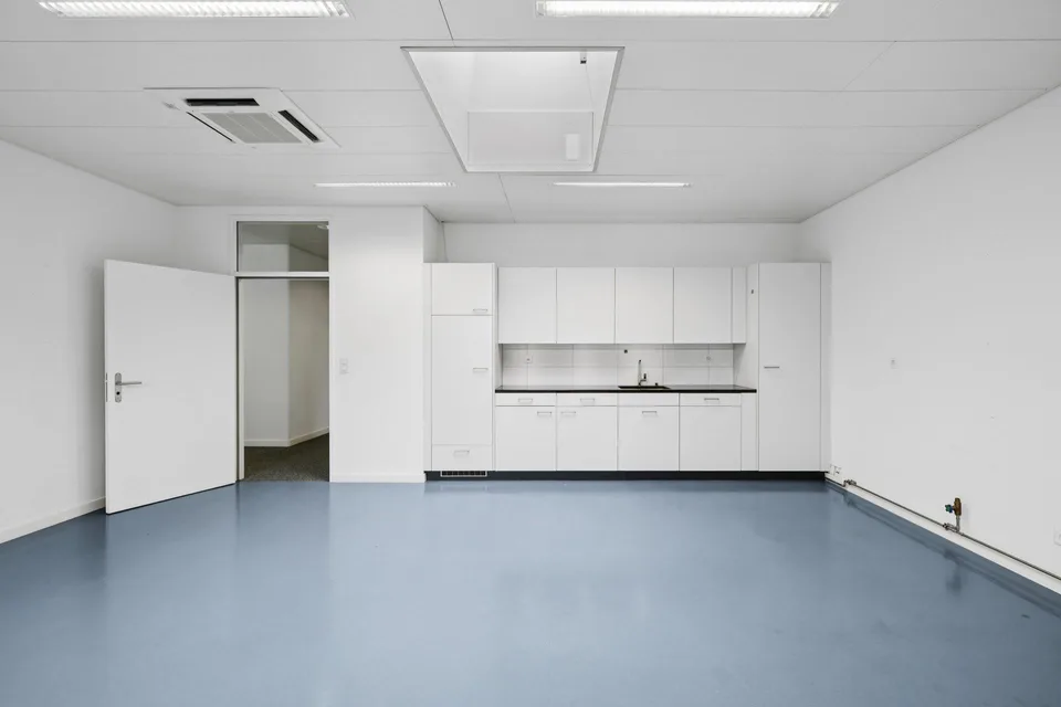 Flexible Büroflächen mit Atrium in Allschwil – ideal für innovative Un – foto 7 di 7