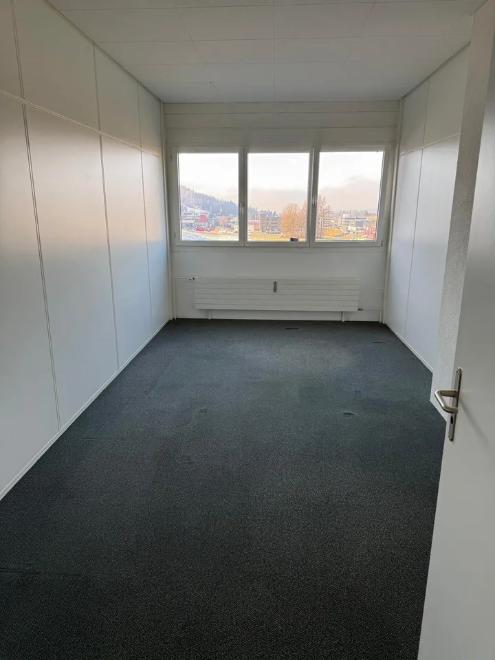 309m² Büro in Baar zu vermieten – Foto 7 von 11
