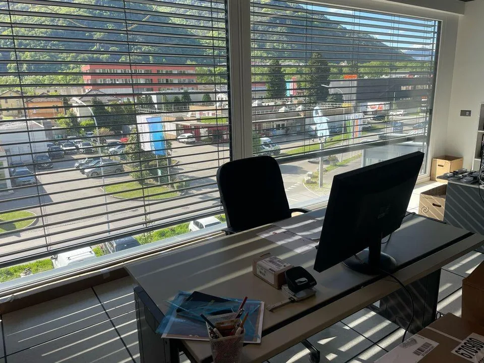 AFFITTASI MODERNO E LUMINOSO UFFICIO IN POSIZIONE STRATEGICA
