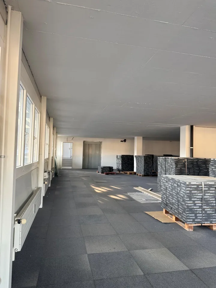 305m² Büro in Baar zu vermieten – photo 7 of 8