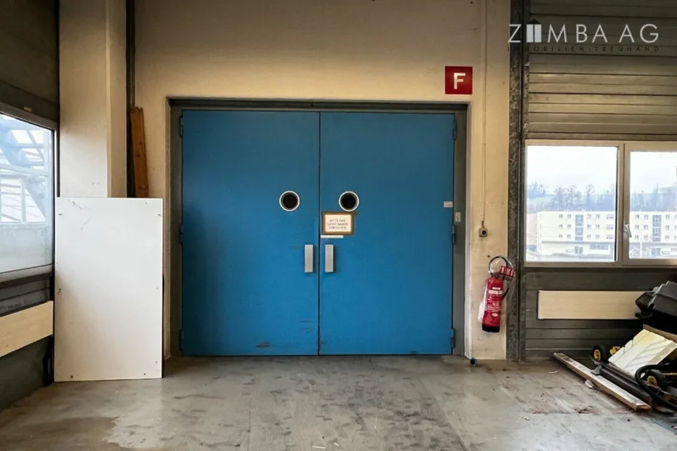 Produktions-/Lagerhalle mit zusätzlichem Büro