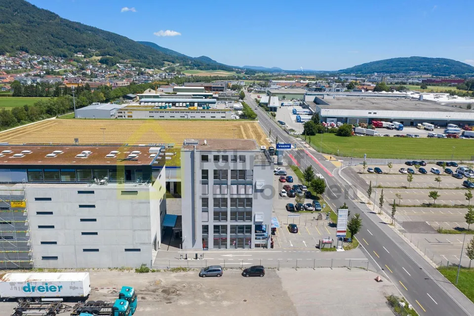 Heller Büroraum an zentraler Lage mit Terrasse