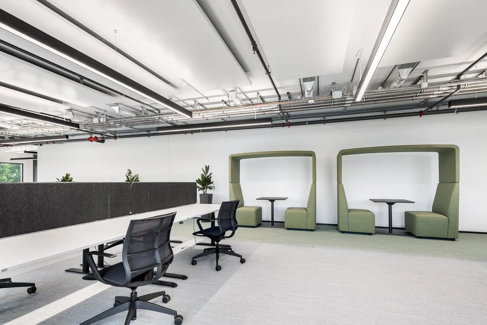 R2 Tower - Bringen Sie Ihr Unternehmen hoch hinaus! – photo 8 of 12
