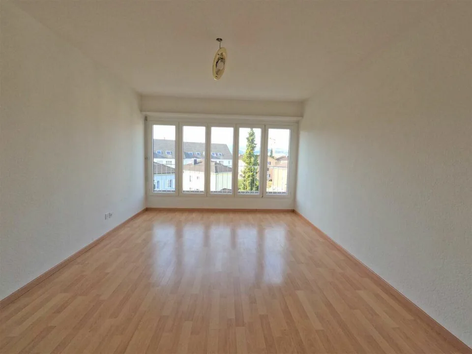 Geräumige und helle 4 Zimmer Wohnung in Zentrumsnähe