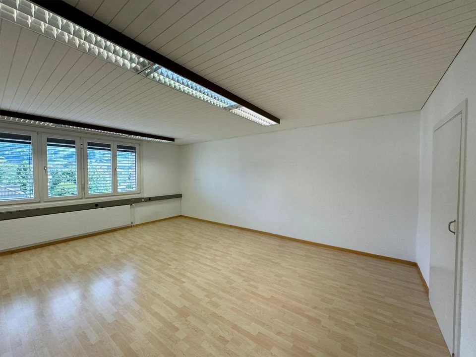 Gewerbefläche in Lachen zu vermieten